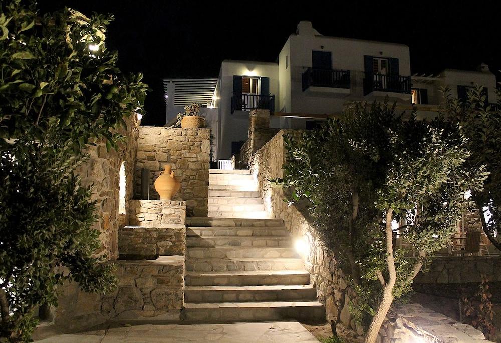 ヴィエノウラズ ガーデン ホテル Mykonos Town エクステリア 写真